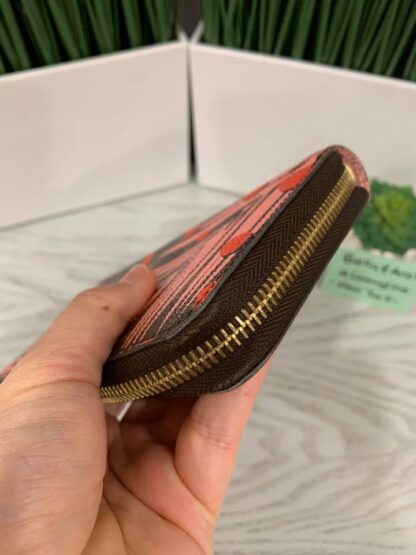 Louis Vuitton PINK JUNGLE DOTS ZIPPY WALLET MONOGRAM GI0166 ~Excellent Condition~ some marks Inside/tarnishes by zipper - Image 7