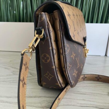 Authentic Louis Vuitton POCHETTE METIS REVERSE MONOGRAM EXCELLENT CONDITION SD2250 Comes W/DustBag hardware has protective seal - Image 4