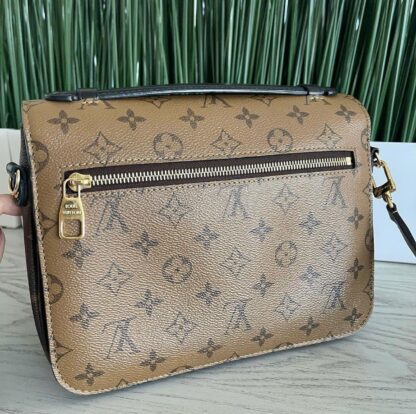 Authentic Louis Vuitton POCHETTE METIS REVERSE MONOGRAM EXCELLENT CONDITION SD2250 Comes W/DustBag hardware has protective seal - Image 5